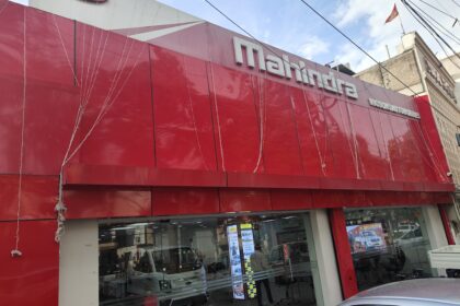 Mahindra pickup showroom