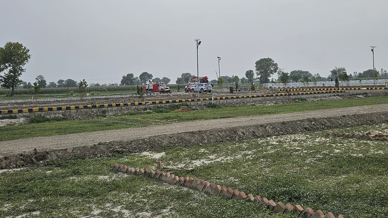 Plot in Noida