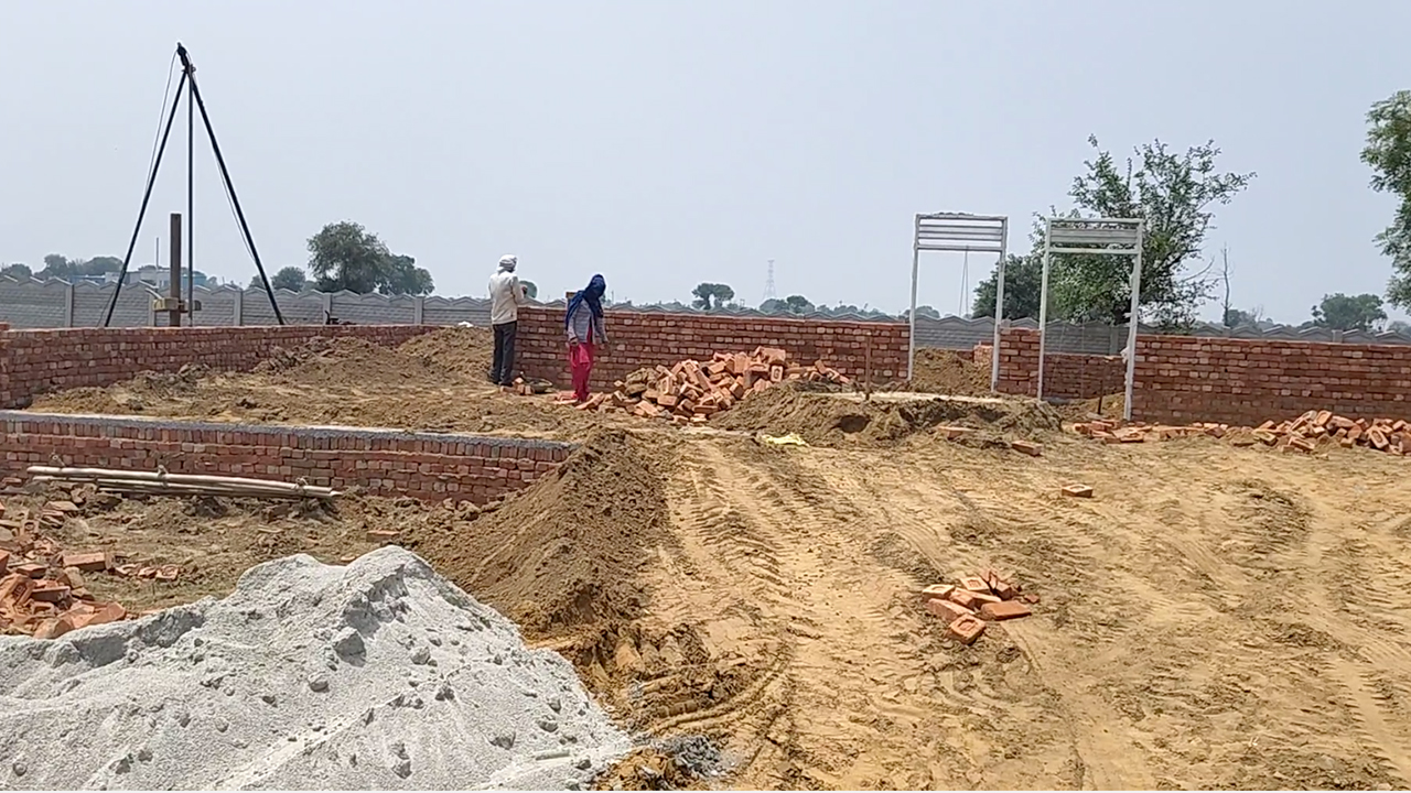 Plot in Noida