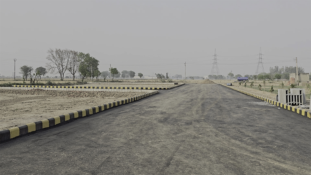 Plot in Noida