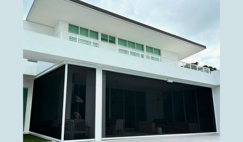 commercial retractable awnings